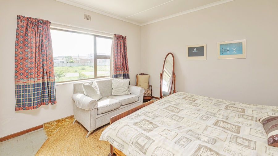 4 Bedroom Property for Sale in Struisbaai Western Cape